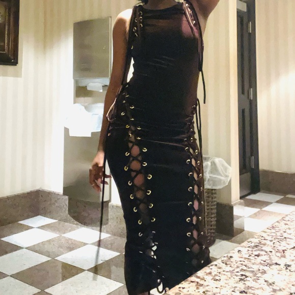 Brittany DeShields Brown Midi Dress Velvet Soft  Material - Picture 7 of 7